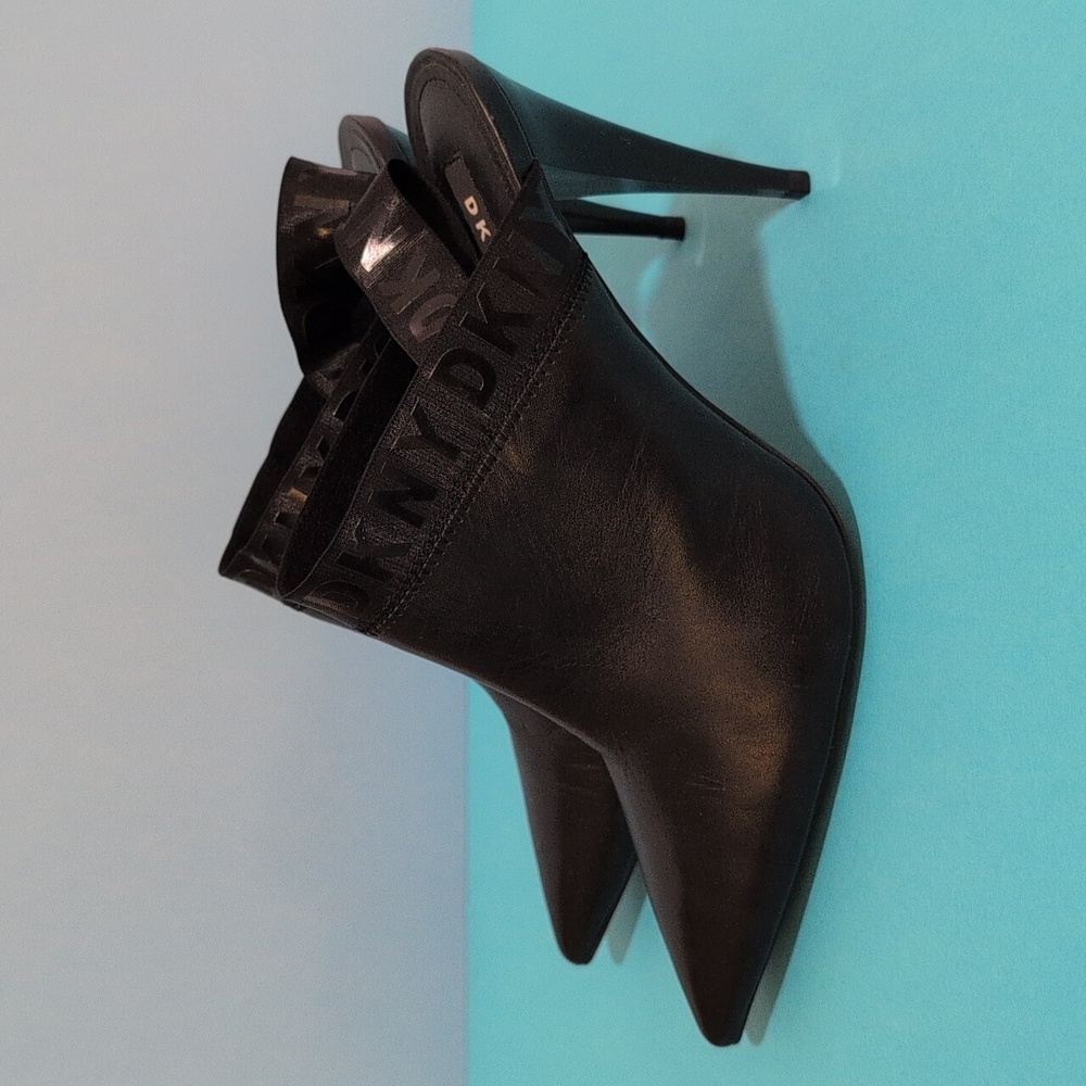 DKNY, like new! genuine leather heels, black, logo, size 10
